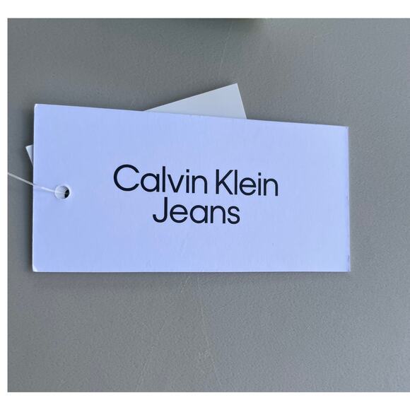 CALVIN KLEIN INFANT SIZE 12M MATCHING SHORT AND TOP SET - Picture 6 of 6